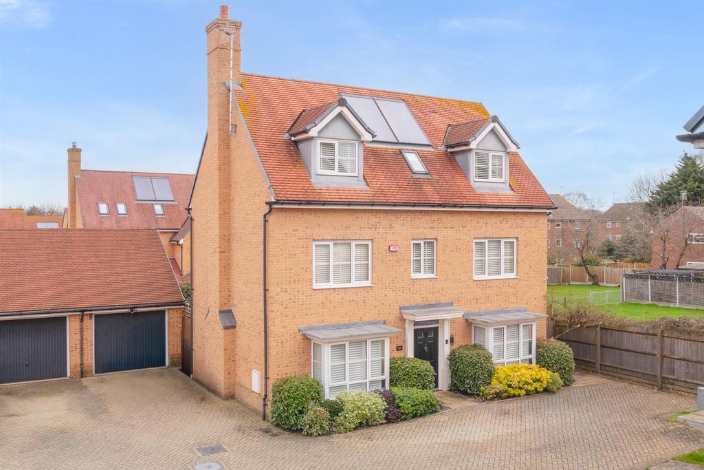 Property photo 1 of 34