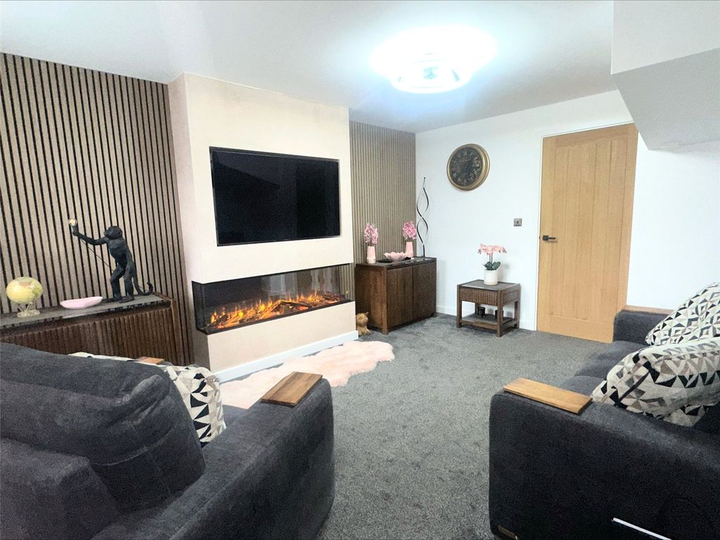 Property photo 2 of 22 Lounge