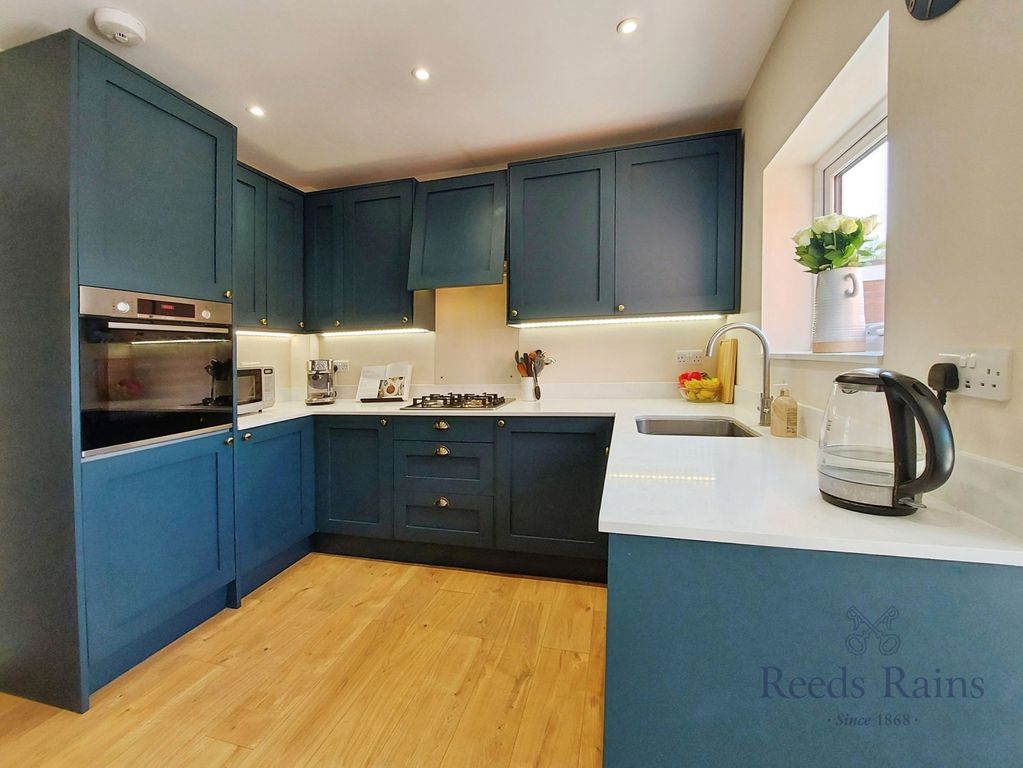 Property photo 2 of 27 Kitchen