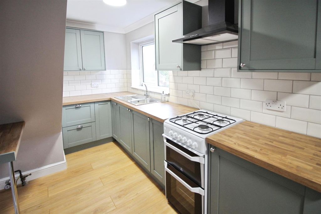 Property photo 2 of 18 Kitchen