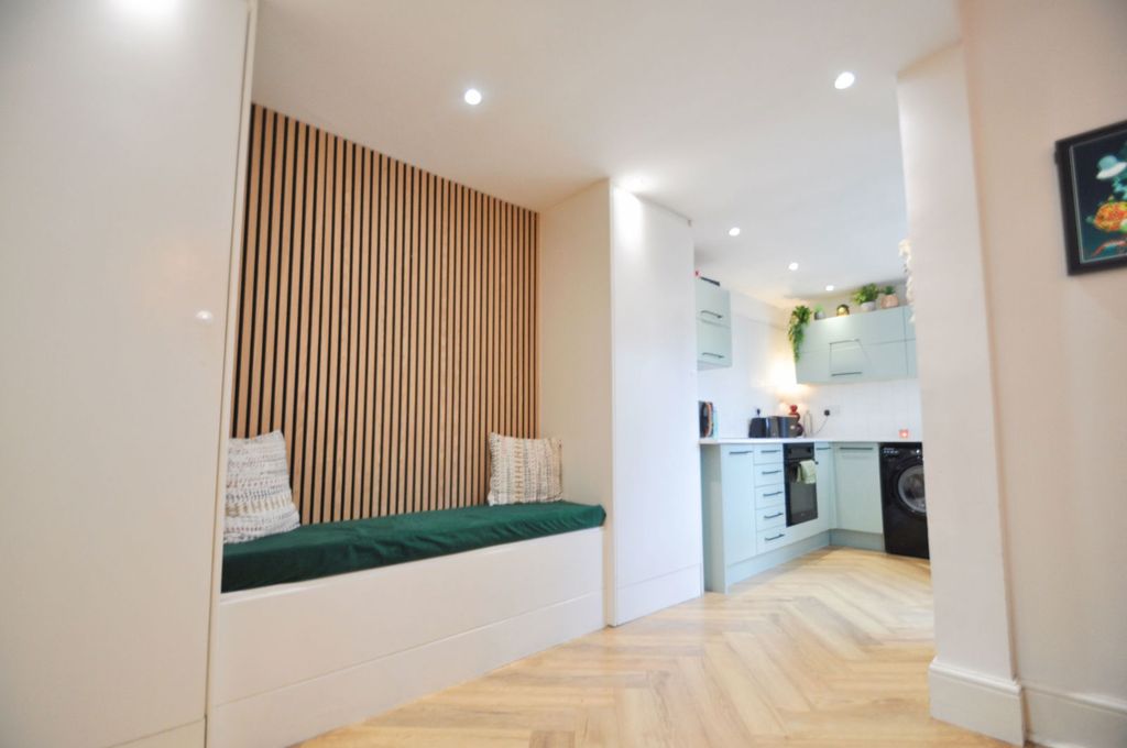 Property photo 3 of 35