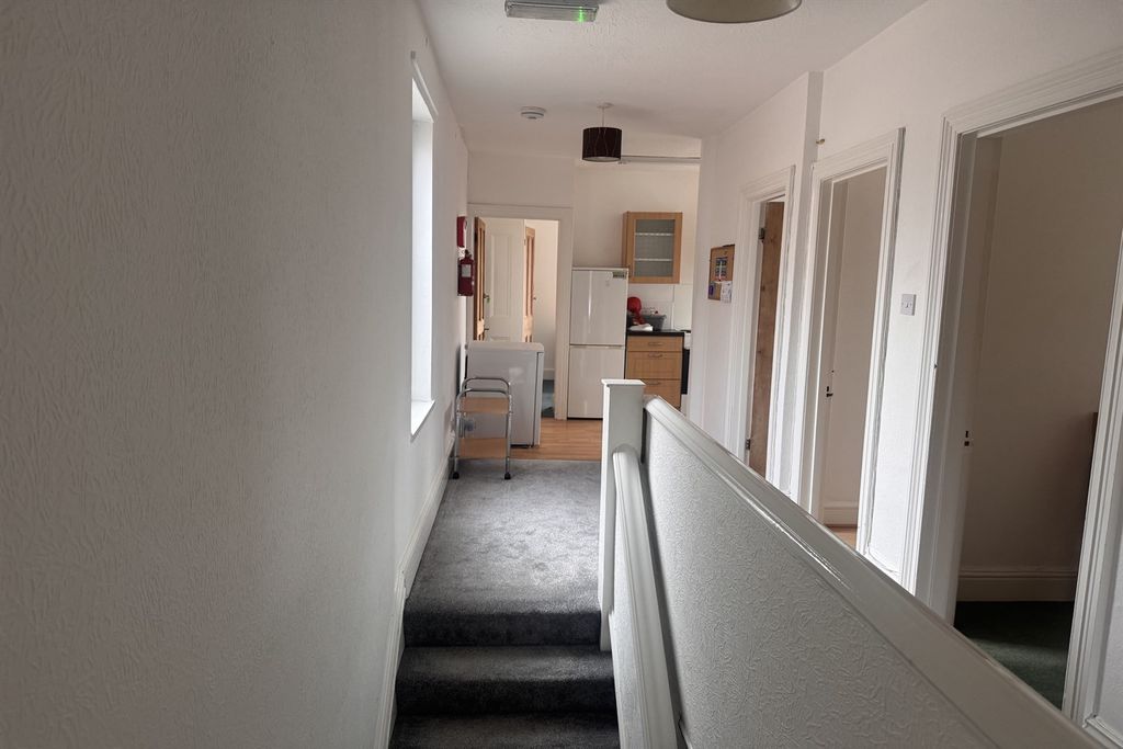 Property photo 3 of 11 Landing