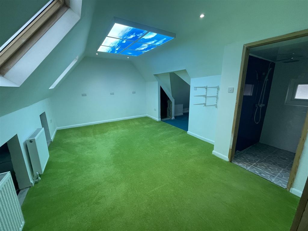 Property photo 2 of 17 15 Oval 9.Jpg