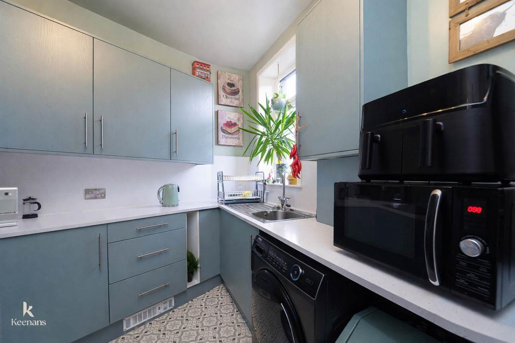 Property photo 3 of 19 Modern Kitchen With Geometric Floor Tiles.Jpg