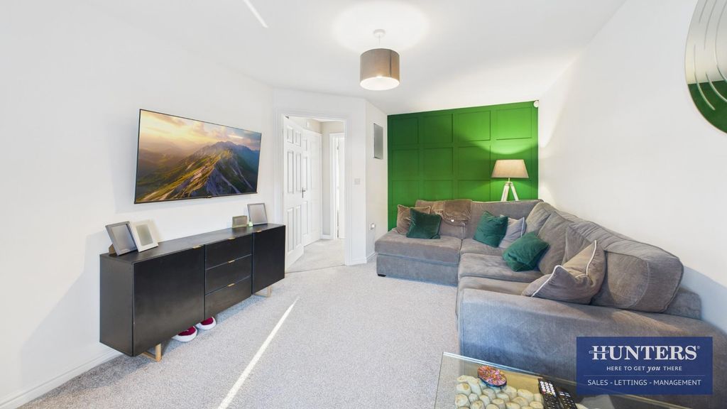 Property photo 2 of 17 Living Room