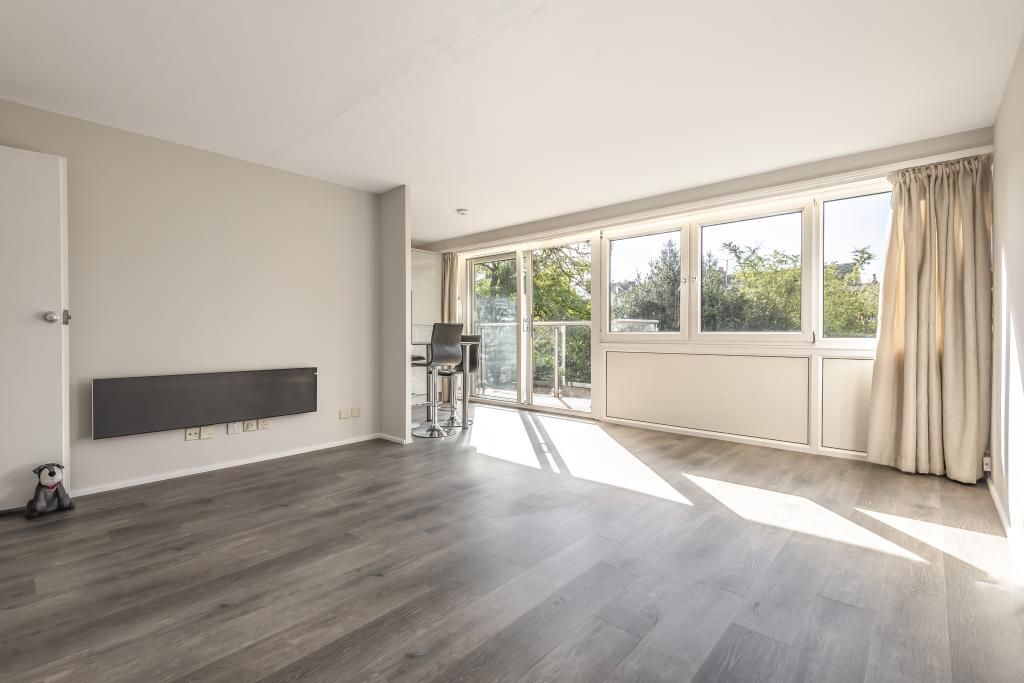 Property photo 1 of 10 Living Room