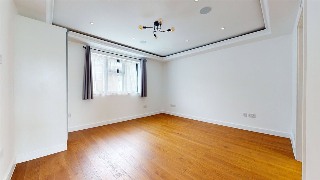 Property photo 3 of 33 Picture No. 01