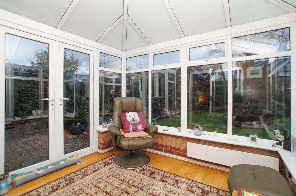 Property photo 3 of 29 Conservatory