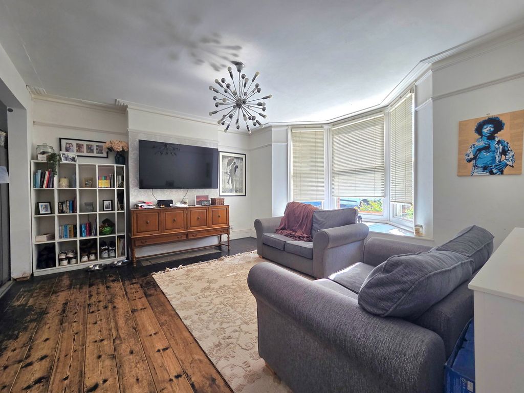 Property photo 3 of 14