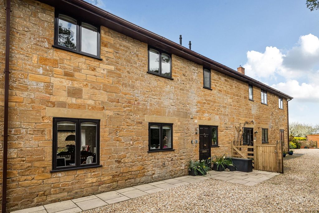 Property photo 2 of 40