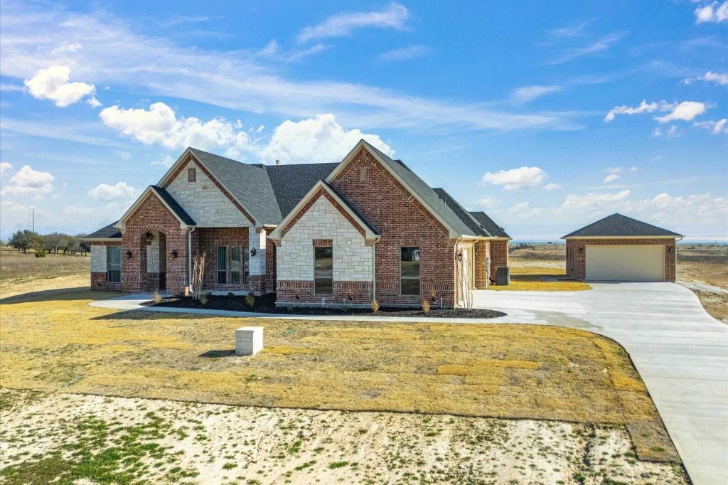 Property photo 1 of 31