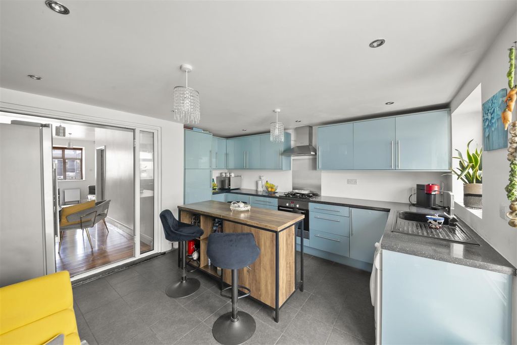 Property photo 3 of 22