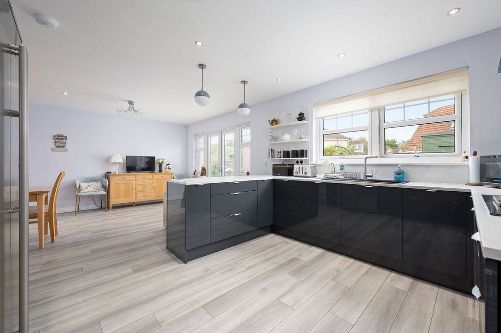 Property photo 2 of 30