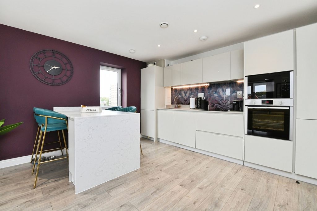 Property photo 3 of 13 Internal