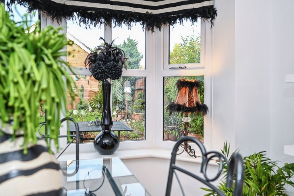 Property photo 3 of 26 Dining Room