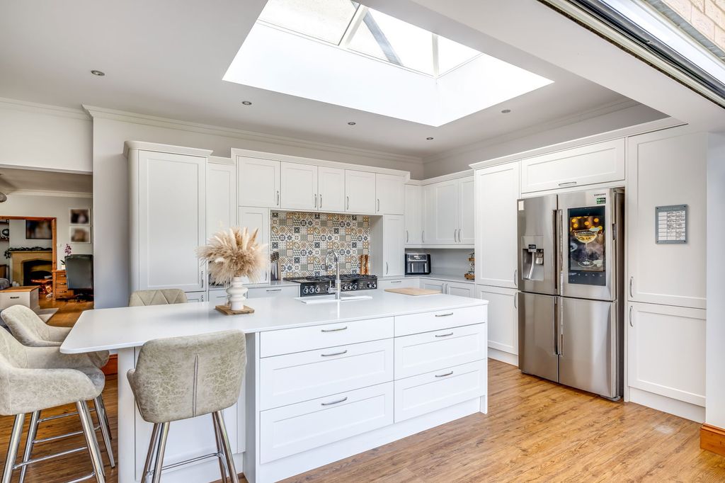 Property photo 3 of 39