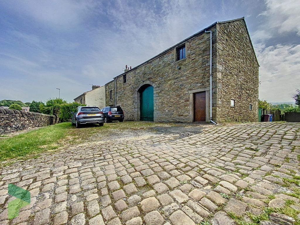 Property photo 1 of 43 Front Exterior Of The Barn