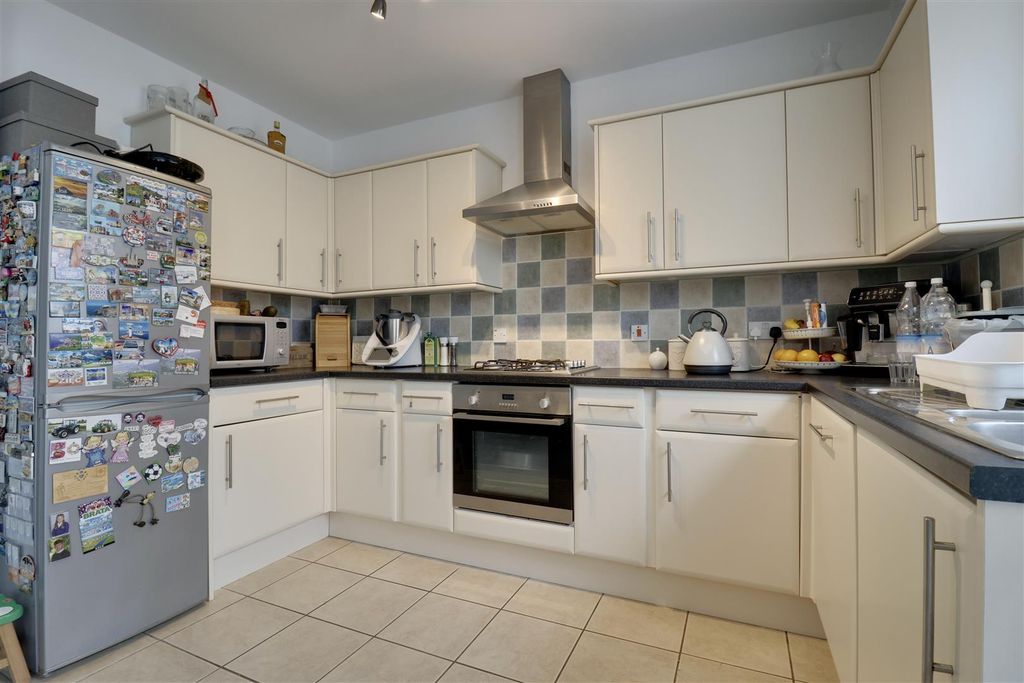 Property photo 3 of 26 300F2A9F-9697-447E-964A-E12C233F5792_1_201_A.Jpeg