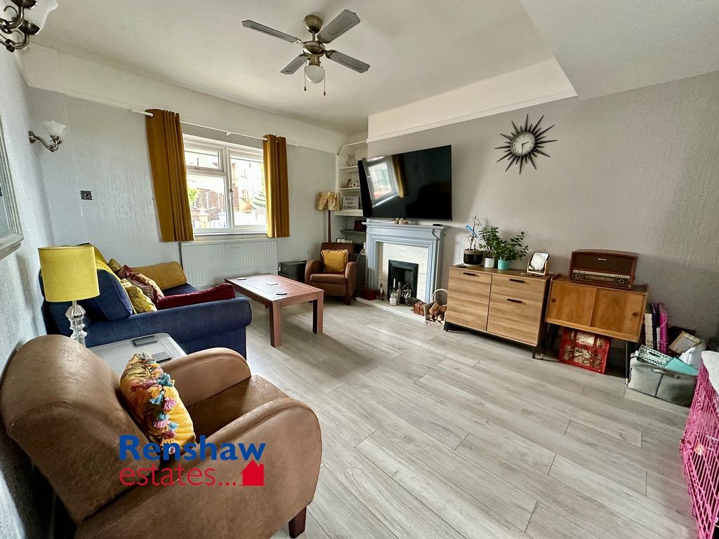 Property photo 2 of 15 L (1)