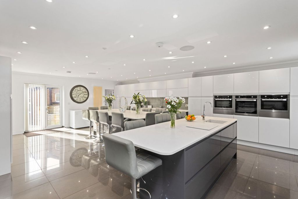 Property photo 1 of 34