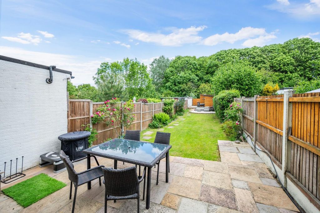 Property photo 3 of 14 Eastcroft Road