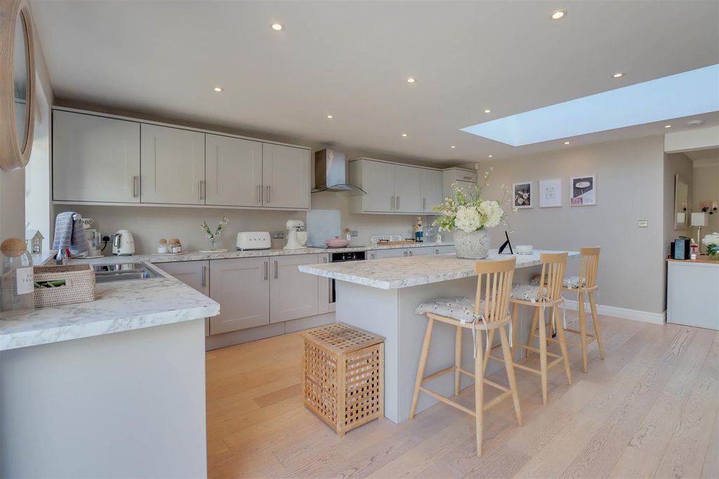 Property photo 1 of 21 6 Lilac Avenue Inside-6.Jpg