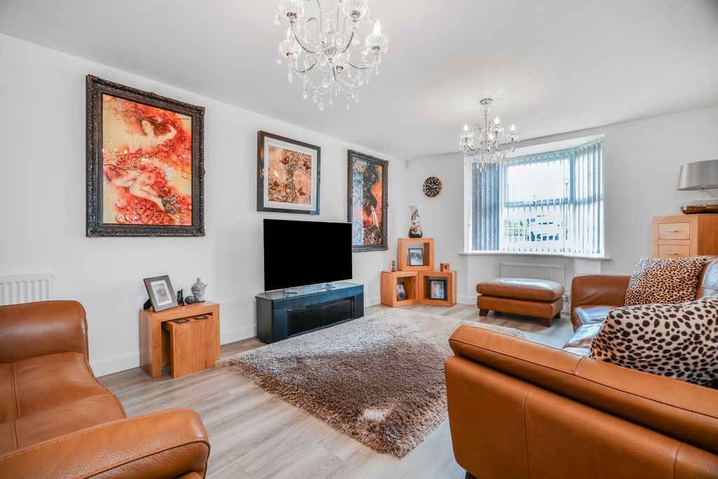 Property photo 3 of 27