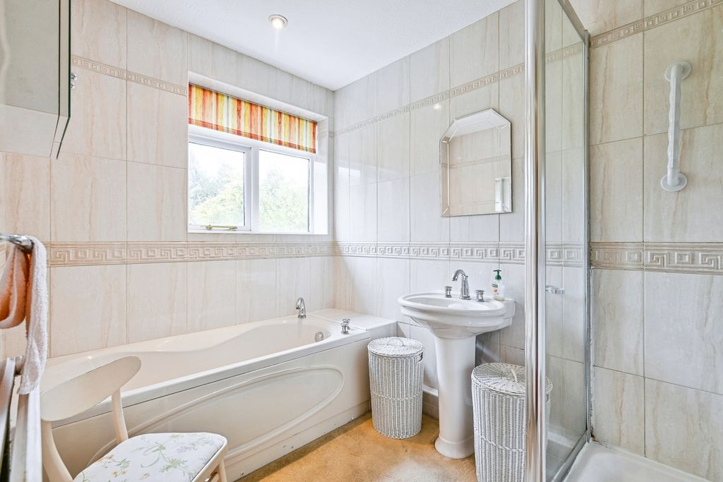 Property photo 3 of 16 Bathroom