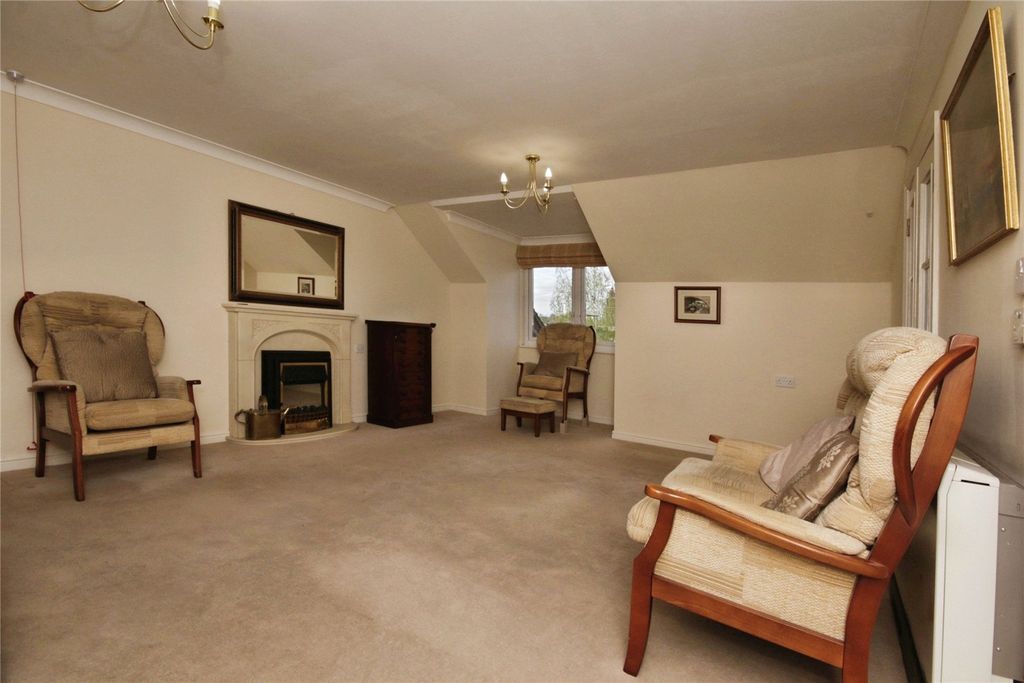 Property photo 2 of 11 Lounge