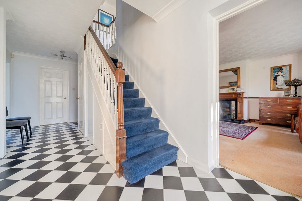 Property photo 3 of 28