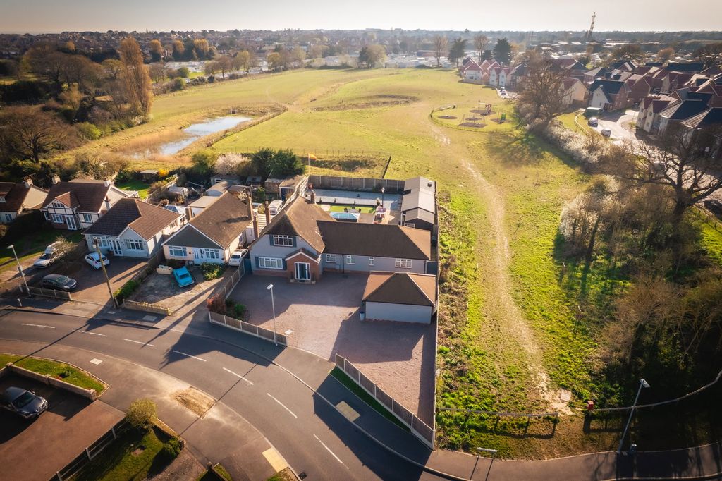 Property photo 2 of 25