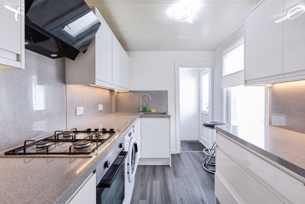 Property photo 3 of 14 Pbox-Img.Jpg