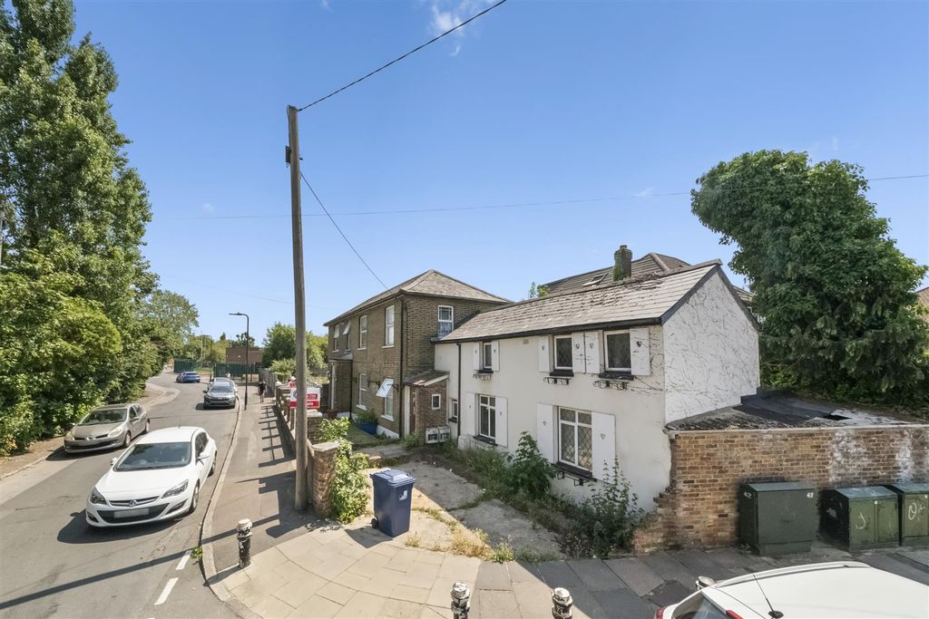 Property photo 3 of 36 2