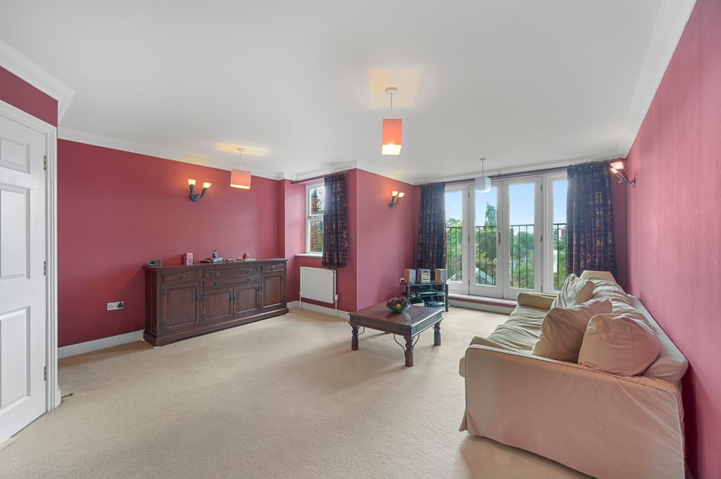 Property photo 3 of 18 Picture No. 01
