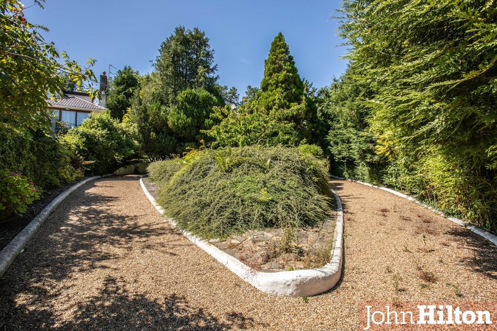 Property photo 3 of 30 The Vale-3-Front Drive.Jpg