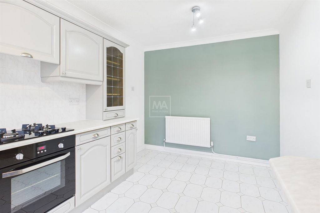 Property photo 3 of 12 Kitchen/Dining Area
