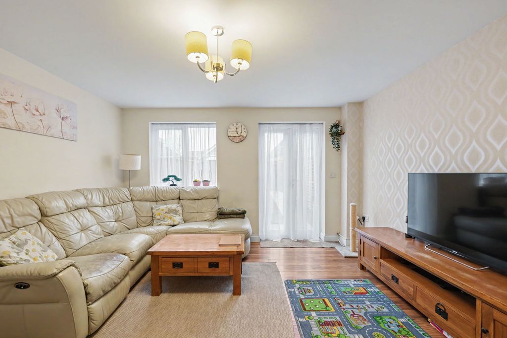 Property photo 2 of 21