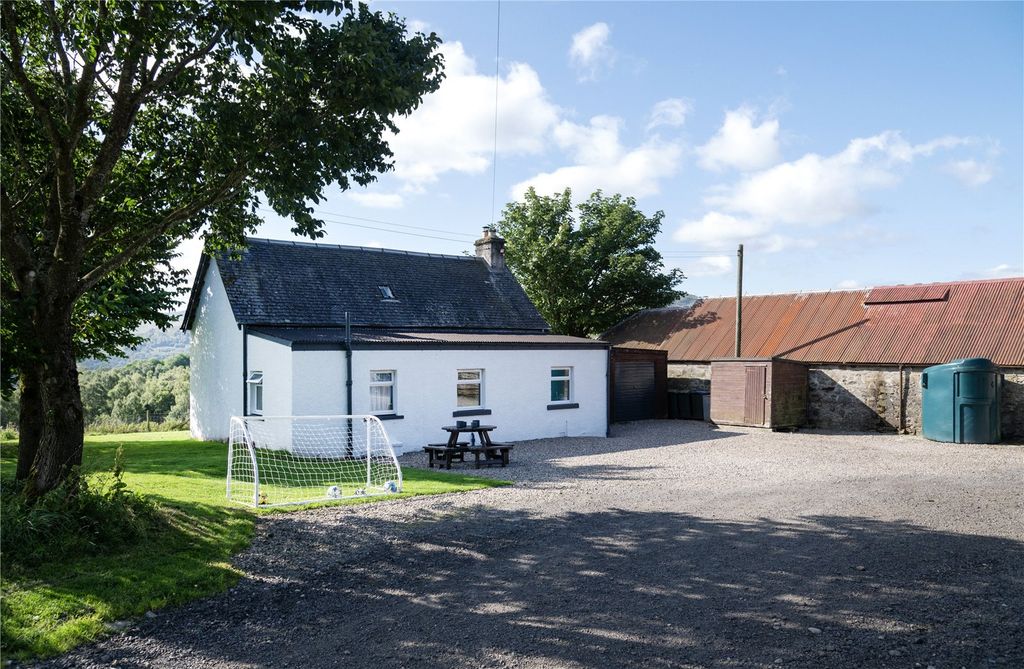 Property photo 3 of 11 Carie Farmhouse