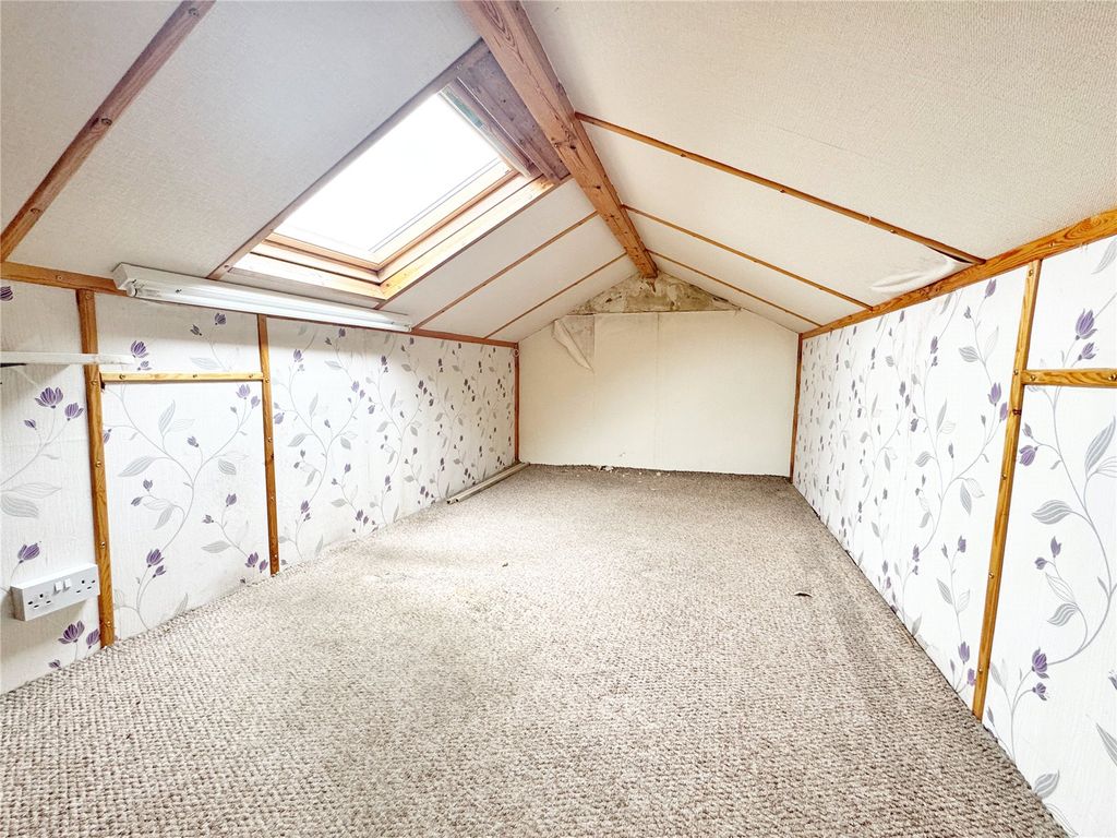 Property photo 2 of 18 Attic Space
