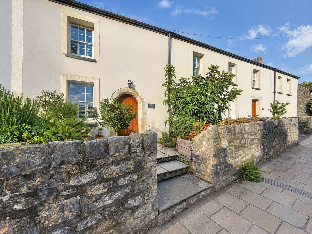 Property photo 1 of 27