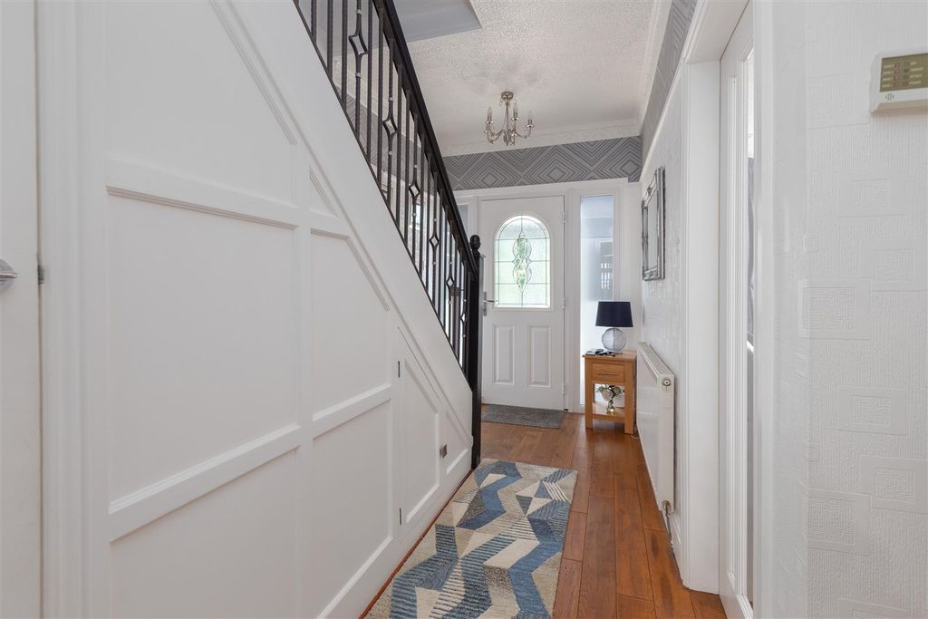 Property photo 2 of 30