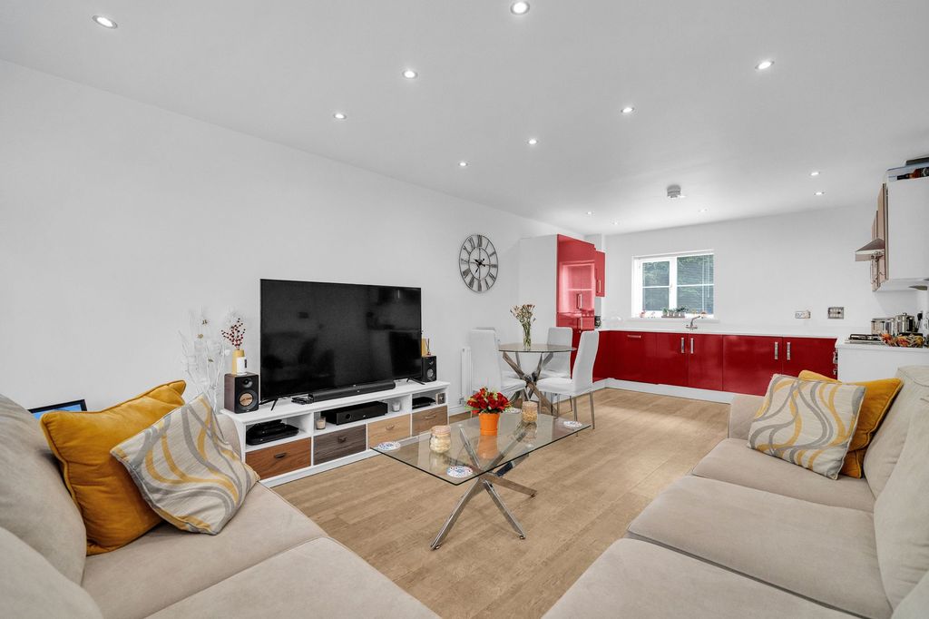 Property photo 2 of 11