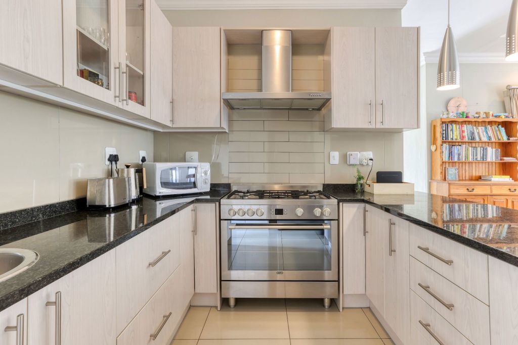 Property photo 3 of 25 Sw1720329