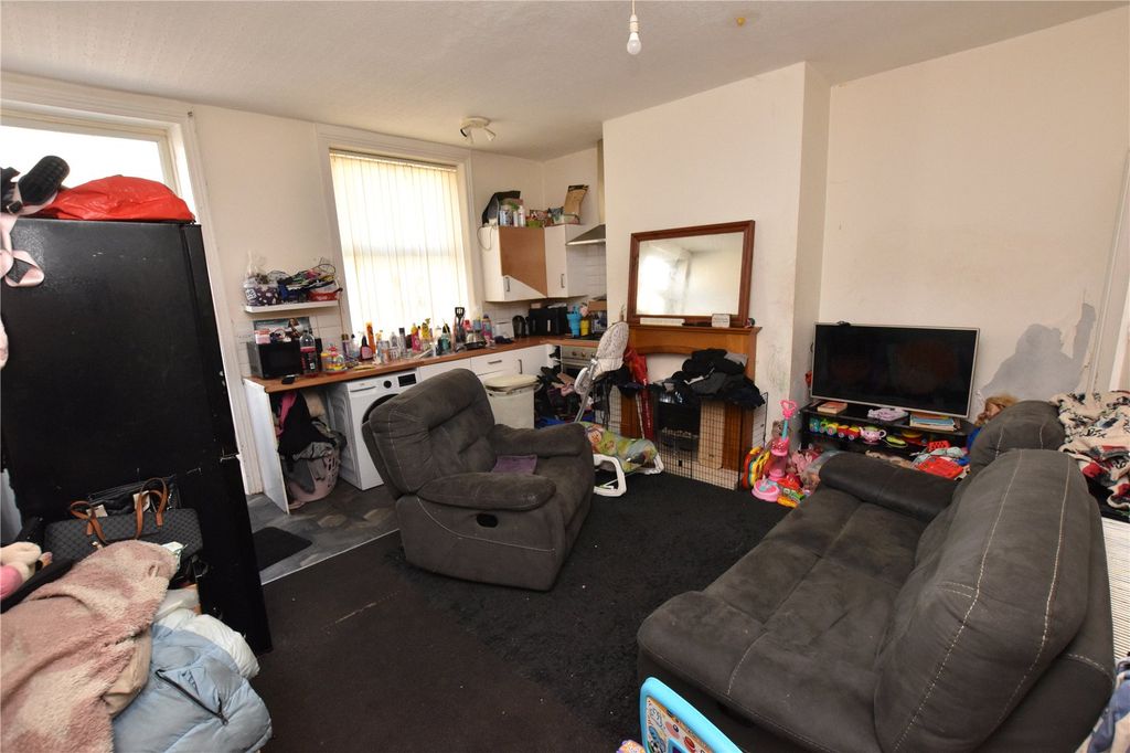 Property photo 2 of 8 Picture No. 14