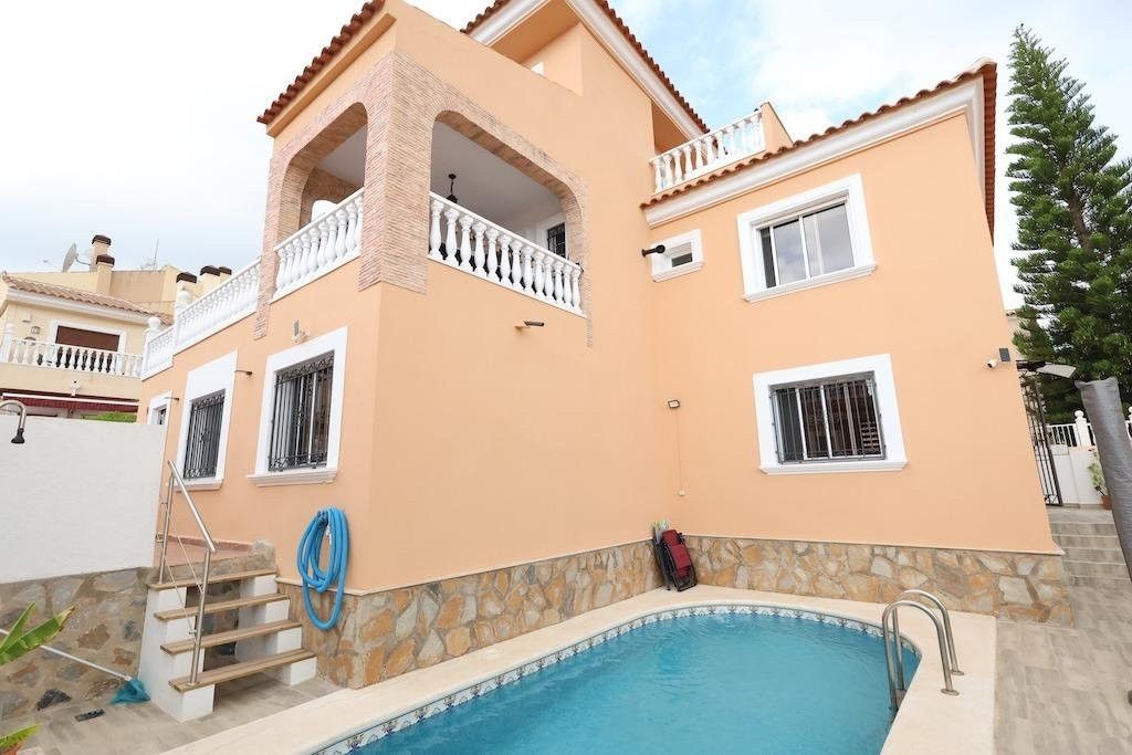 Property photo 1 of 34