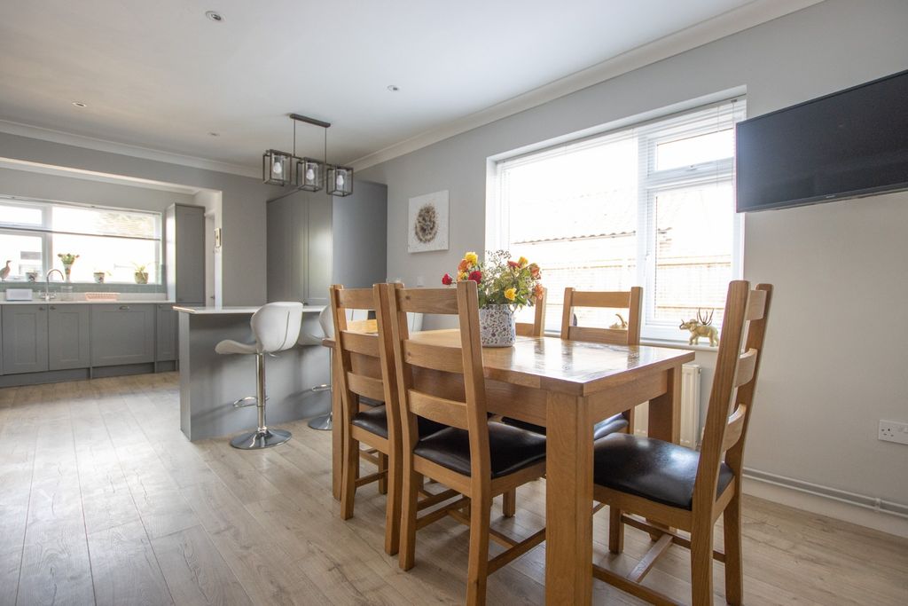 Property photo 3 of 28 1796687
