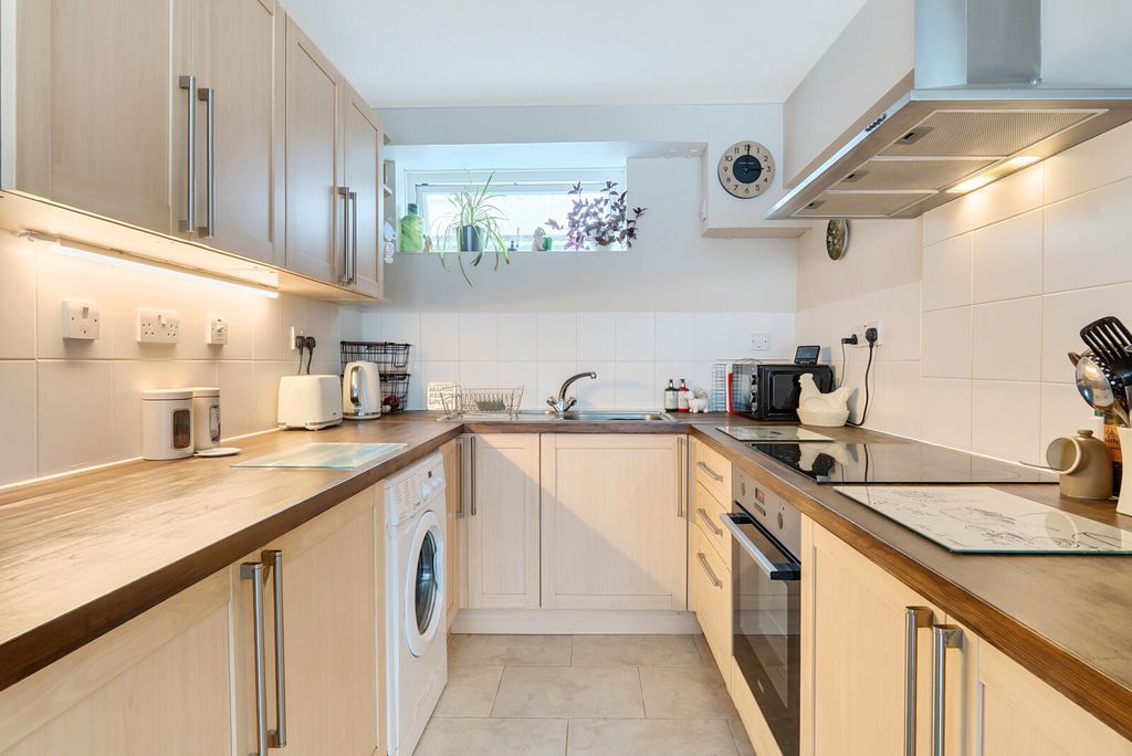 Property photo 3 of 16 Kitchen