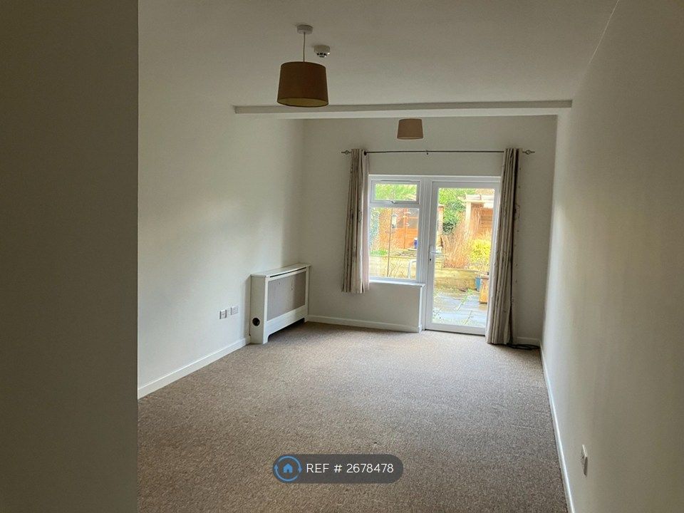 Property photo 3 of 7 Ground Floor Room