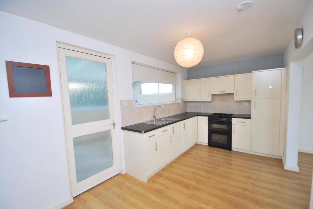 Property photo 3 of 8 Kitchen