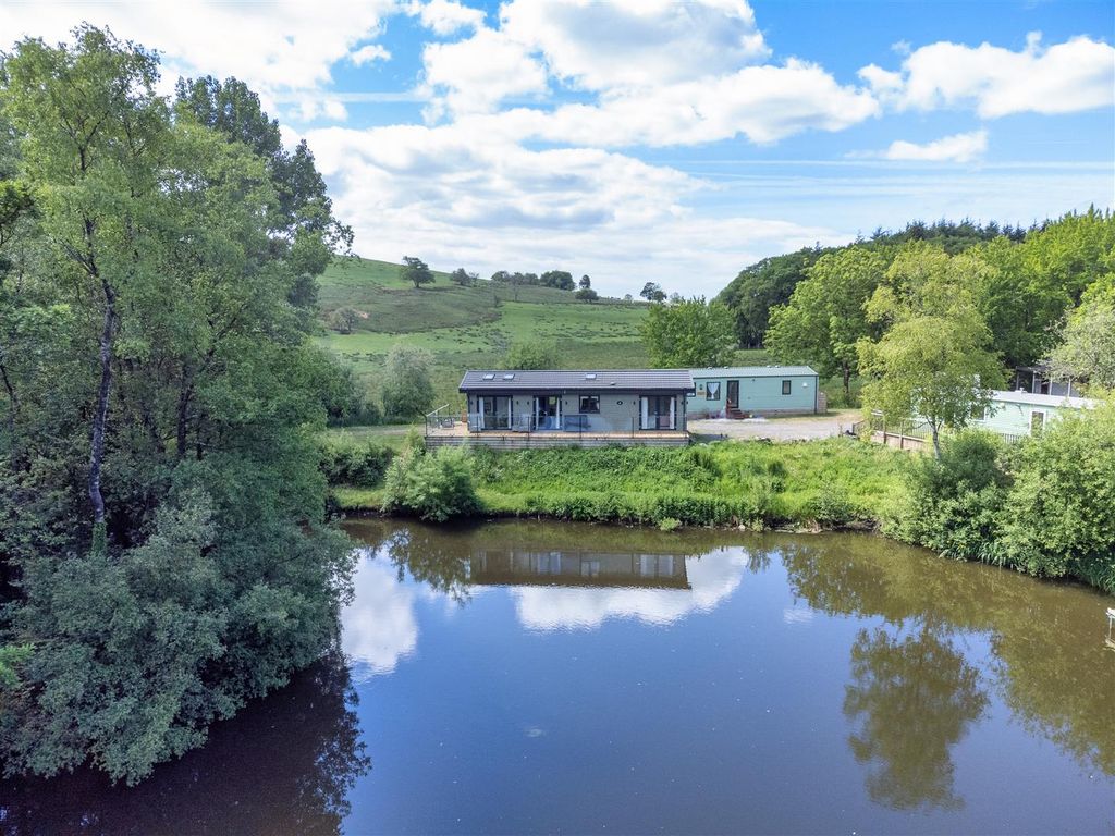 Property photo 1 of 32